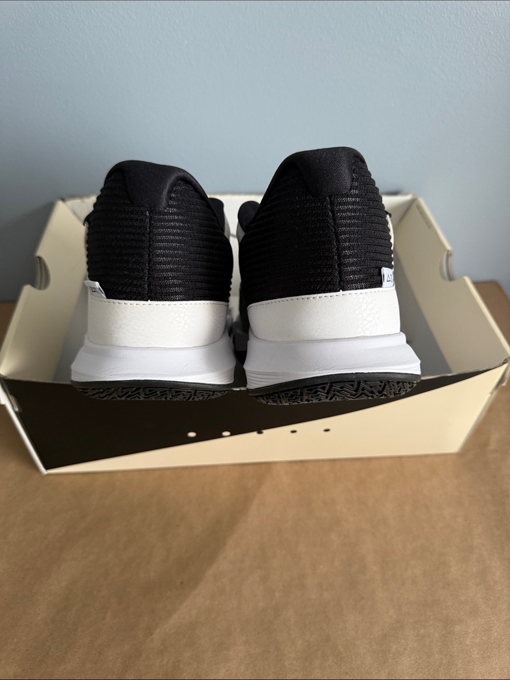 Men’s Nike Kyrie Low 5 TB SZ15 NEW White/Black DD9617-100 Box but NO LID - Picture 2 of 8